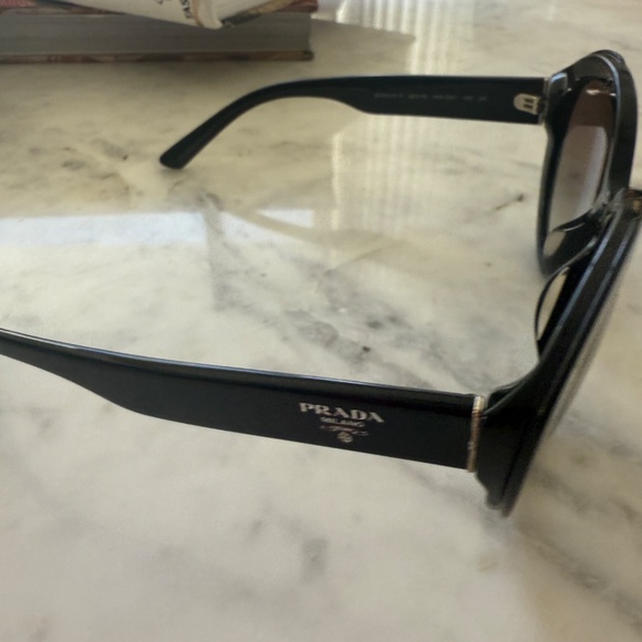 Prada sunglasses - Picture 2 of 5